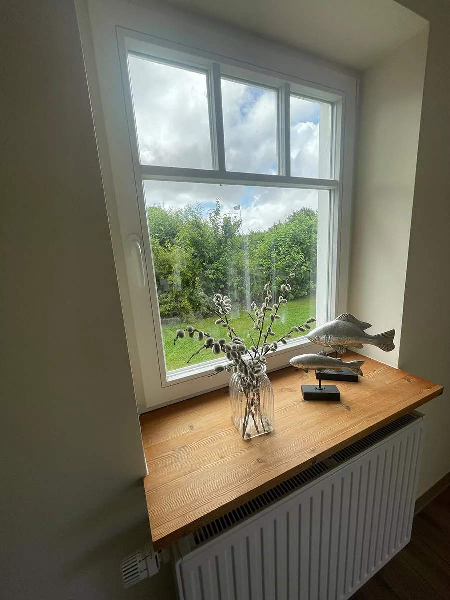 Ferienhaus Deichstern – Blick aus dem Fenster in den Garten, Idylle und Natur Ferienhaus Deichstern – Blick aus dem Fenster in den Garten, Idylle und Natur