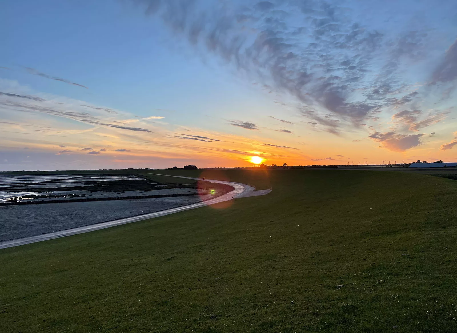 Ferienhaus Deichsonne – Sonnenuntergang am Deich, Natur- und Fotoliebhaber willkommen Ferienhaus Deichsonne – Sonnenuntergang am Deich, Natur- und Fotoliebhaber willkommen